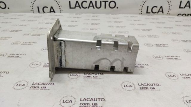 Кронштейн підсилювача переднього бампера 68096084AC CHRYSLER