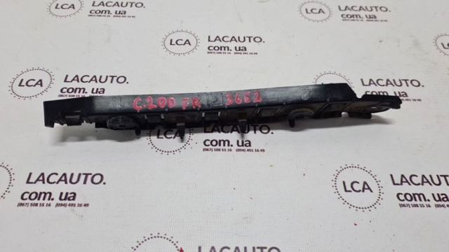 Кронштейн кріплення бампера переднього правий 68103180AC CHRYSLER