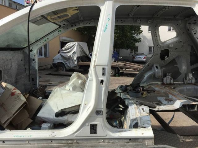 Отвір передніх лівих дверей 760334BA0A NISSAN
