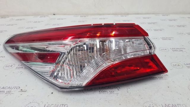 Ліхтар задній лівий 8156006720 TOYOTA