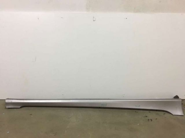 Накладка зовнішня (молдинг) порога, правий 877524R000 HYUNDAI