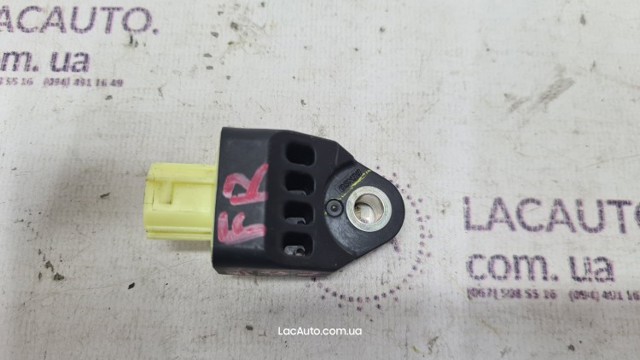 Датчик Ейрбег передній 8983106070 TOYOTA