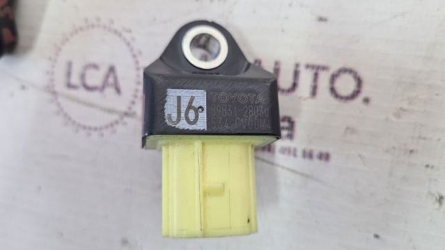 Датчик Ейрбег передній 8983128030 TOYOTA