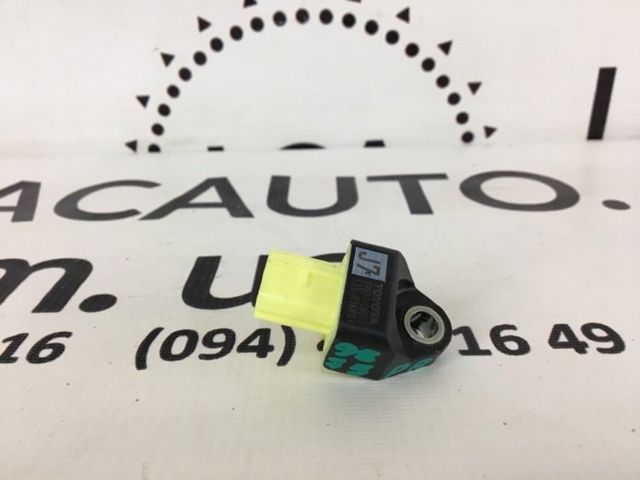 Датчик Айрбег передній 8983128040 TOYOTA