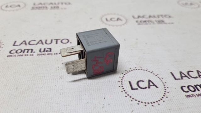 Реле вентилятора 8D0951253 VAG