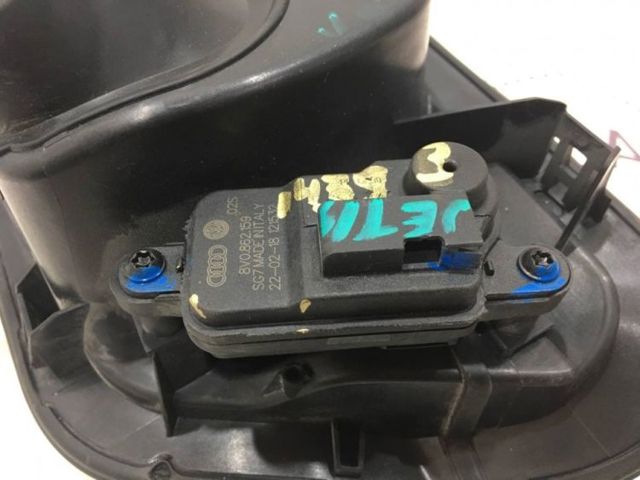 Мотор-привід відкриття лючка бака 8V0862159 VAG