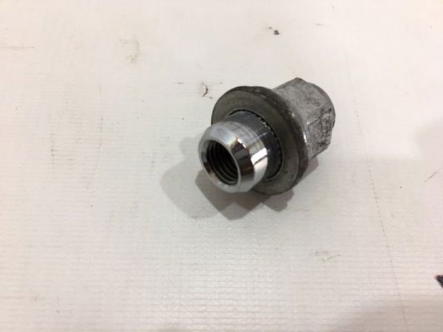 Гайка колеса 9094201033 TOYOTA