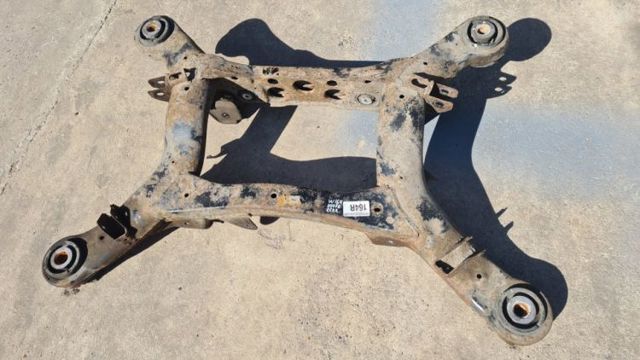 Балка задньої підвіски поперечна A1643500132 MERCEDES