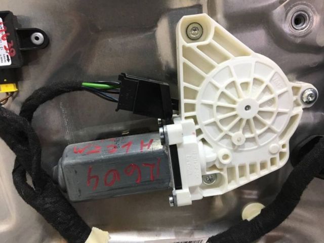 Склопідйомник з електродвигуном A2217200146 MERCEDES