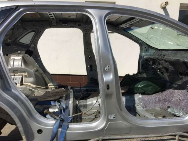Бічна частина задні праві FT4Z5827840A FORD