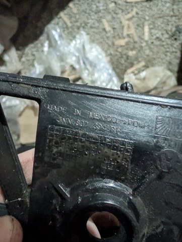 Кронштейн бампера заднього, правий 5NN807394 VAG