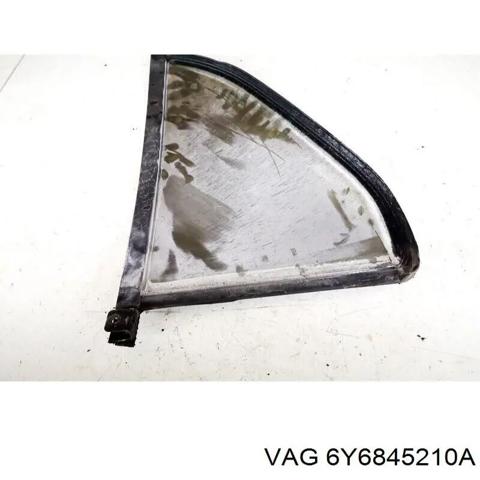 Куточок задніх правих дверей 6Y6845210A VAG
