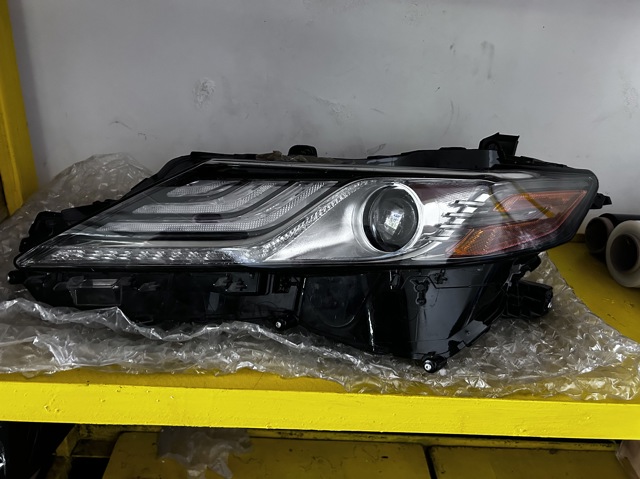 Фара дальнього світла в зборі 8115006C40 TOYOTA