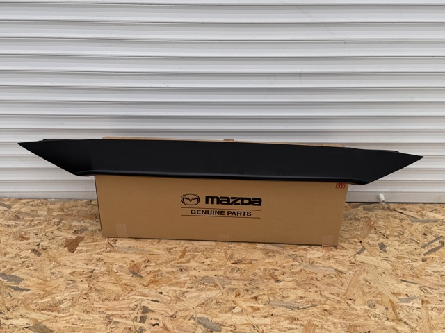 Накладка (рамка) решітки радіатора KBB3507E1BB MAZDA