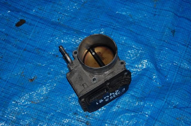 Заслінка повітряна Тойота Рав 4 III