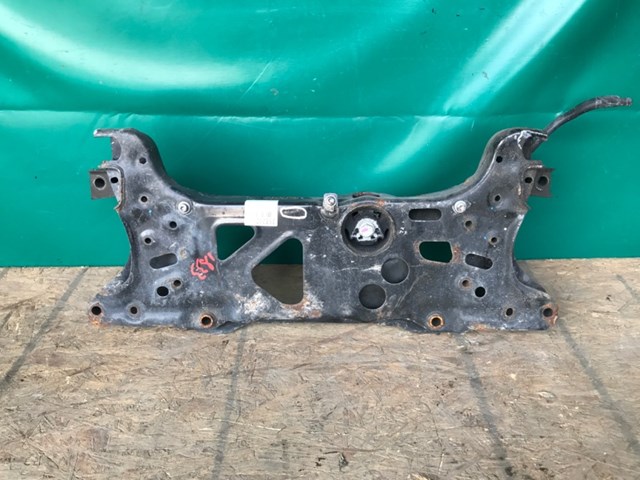 Підрамник передньої підвіски Volkswagen Passat B8