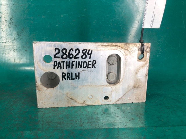 Кронштейн усилителя заднего бампера nissan pathfinder r52 12-21 85211-3JA0A