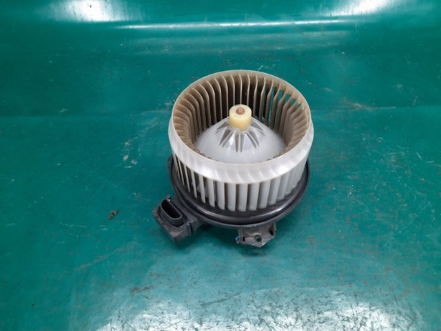 Моторчик пічки Тойота Яріс