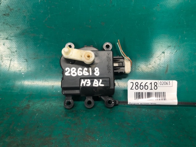 Моторчик заслонки печки mazda 3 bl 09-13 BBM4-61-B60