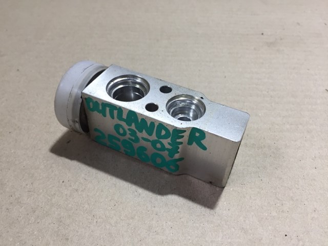 Клапан кондиционера mitsubishi outlander 03-07 MR568829
