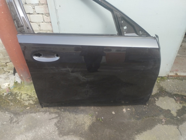 Пасажирські передні двері 41518738552 BMW