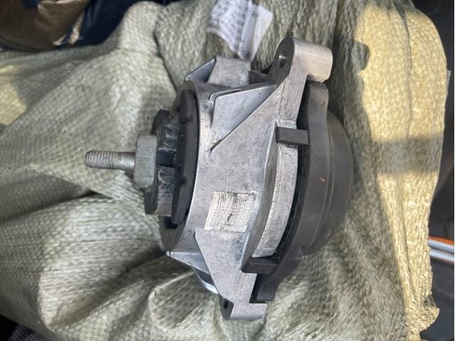 Ліва подушка двигуна 22116856183 BMW