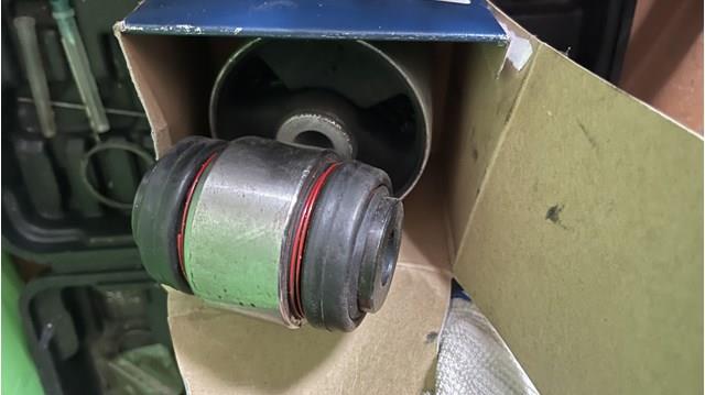Сайлентблок заднього верхнього важеля 3466001 LEMFORDER