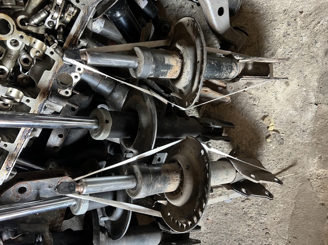 Амортизатор передньої підвіски 8200868516 RENAULT