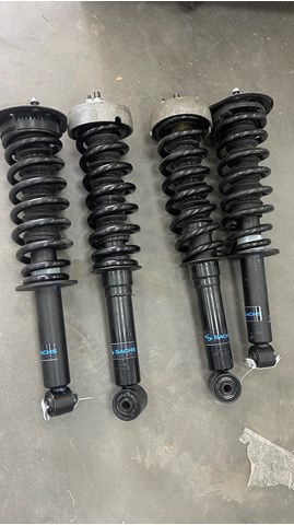 Стійка передня LR041108 LAND ROVER