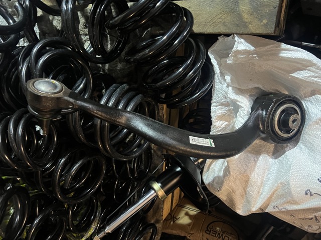 Поперечний важіль LR113305 LAND ROVER