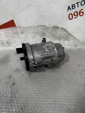 Компресор кліматичної установки 0424001101 TOYOTA
