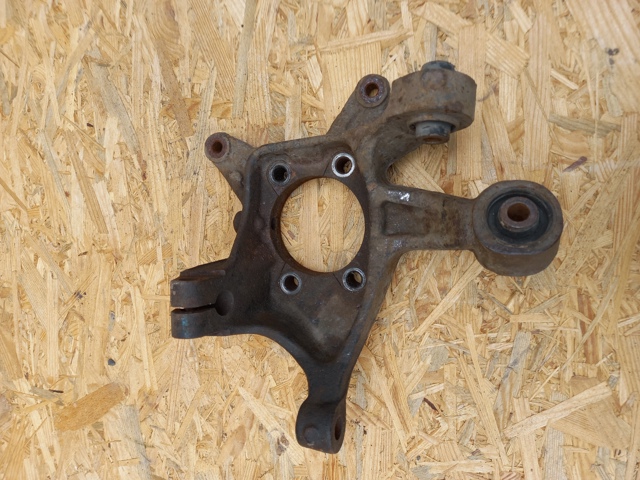 Цапфа поворотна права 28411SC001 SUBARU