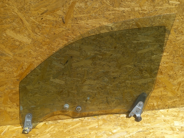 Скло водійських дверей 61011AE010 SUBARU