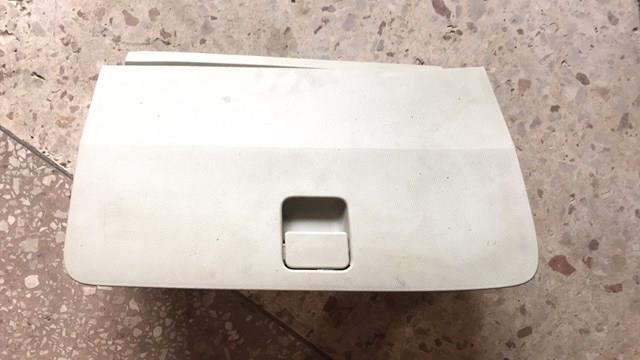 Кришка ящика рукавички (бардачка) 68510AX700 NISSAN