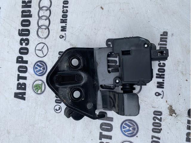 Зацеп замку кришки багажника 1Z0827511C VAG