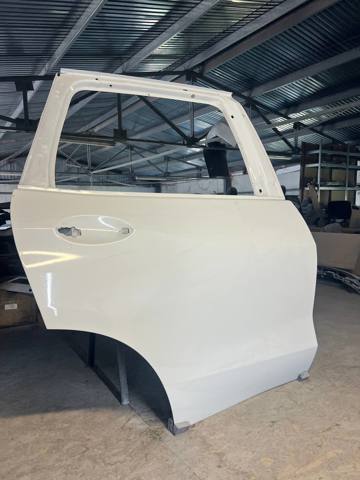 Двері задні в зборі 41522642780 BMW