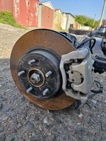 Балка задньої підвіски поперечна 554005NA3B NISSAN