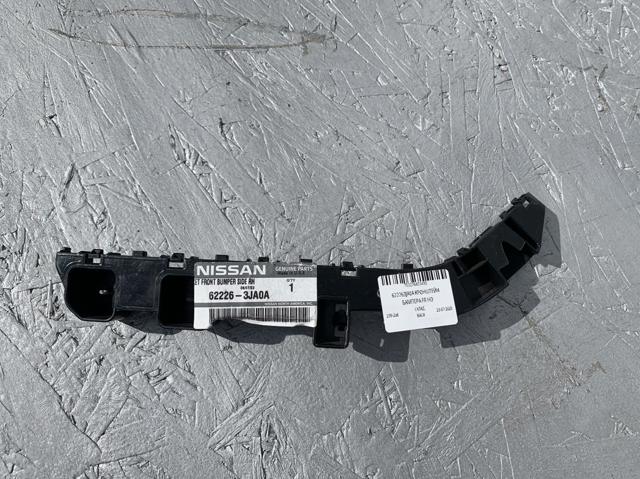 Кронштейн бампера переднього, зовнішній правий 622263JA0A NISSAN