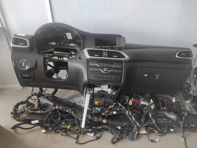 Панель передня "торпедо" 682005DF0A NISSAN