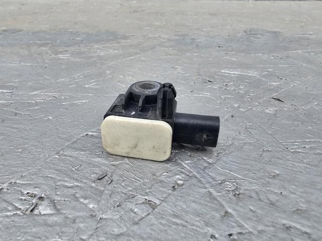 Датчик подушки безпеки A1668210151 NISSAN