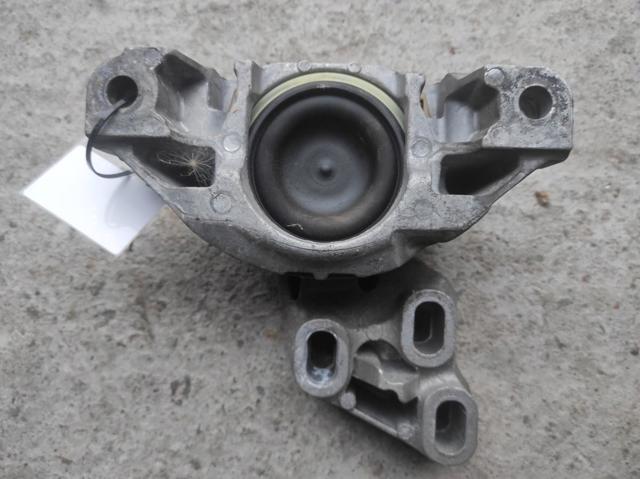 Ліва опора двигуна A2462400617 NISSAN