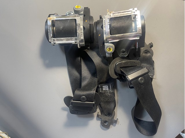 Ремені безпеки 72117241748 BMW