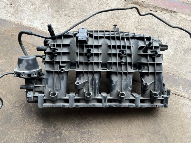 Колектор впускний 06L133201T VAG