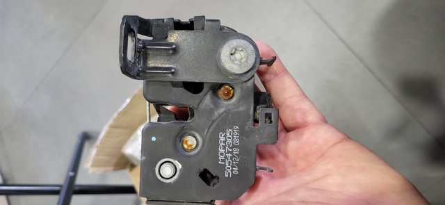 Замок кришки капота 50547305 FIAT