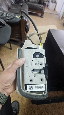 Замок задньої дверї, правої 150067500B Tesla Model