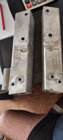 Кронштейн підсилювача заднього бампера 8R0807332C VAG