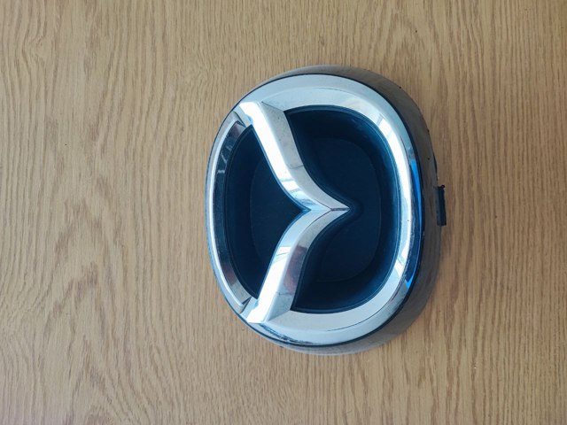 Кронштейн емблеми решітки радіатора KB8A50721 MAZDA