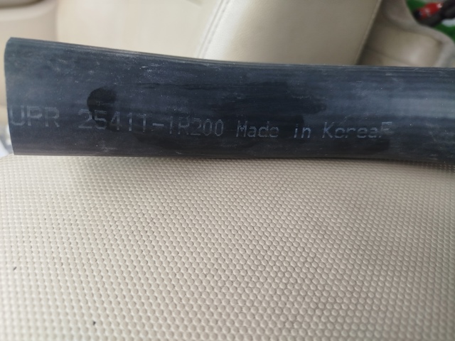Патрубок системи охолодження 254111R200 HYUNDAI