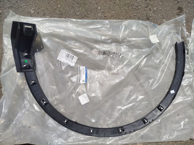Накладка переднього правого крила FA1Z16268AA FORD