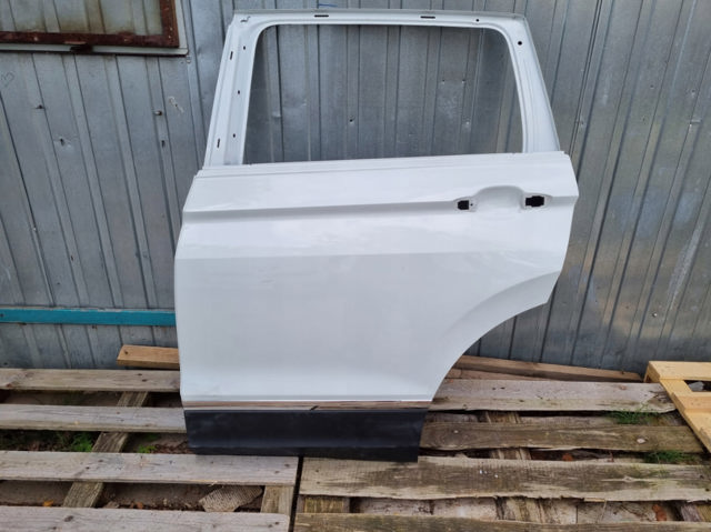 Двері задні 5NN833055A VAG